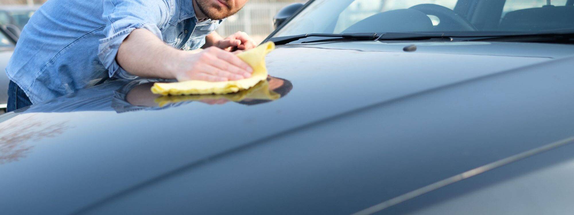 Comment enlever la cire du pare-brise de votre voiture